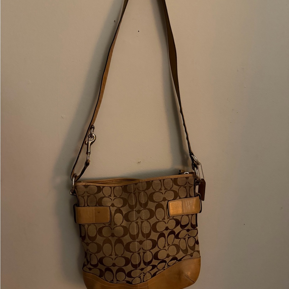 Classic Coach Brown Signature Shoulder Bag with Buckles - Picture 3 of 9